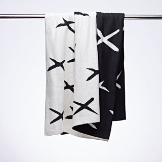 Kisses Cotton Mono-Knit Reversible Throw in Monochrome