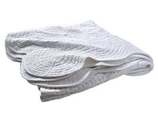 Scallop Cotton Queen Size Quilt in White