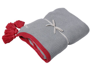 Au contraire chunky-knit throw - Light grey with Chillie Red